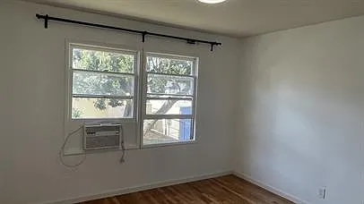 Silverlake Garden Apartments — Photo 32