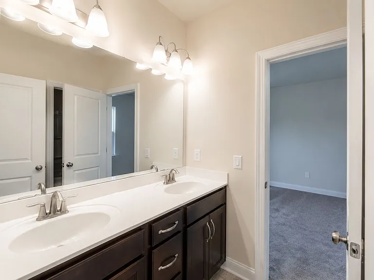 104 Kentmore Dr — Photo 18