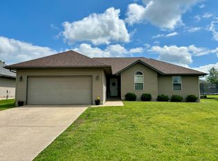 205 Prairie Ln, Monett, MO 65708