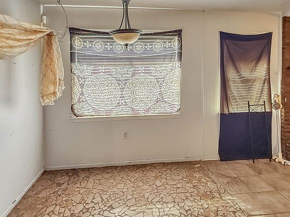 5th image of 5209 Yale Rd