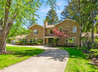 1437 Central Pkwy, Glenview, IL 60025
