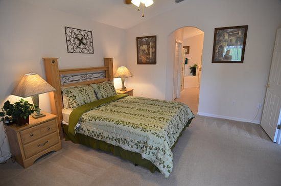 LP4P807HP-queen-bedroom