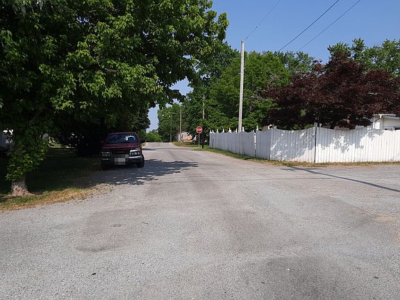 5th image of 113 W Hale St
