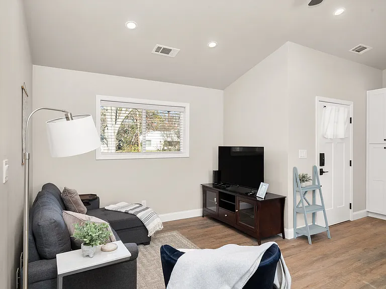 265 E 6th Ave #1 — Photo 9