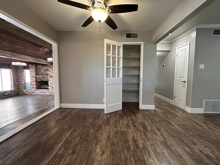 Breakfast Nook w/ Pantry