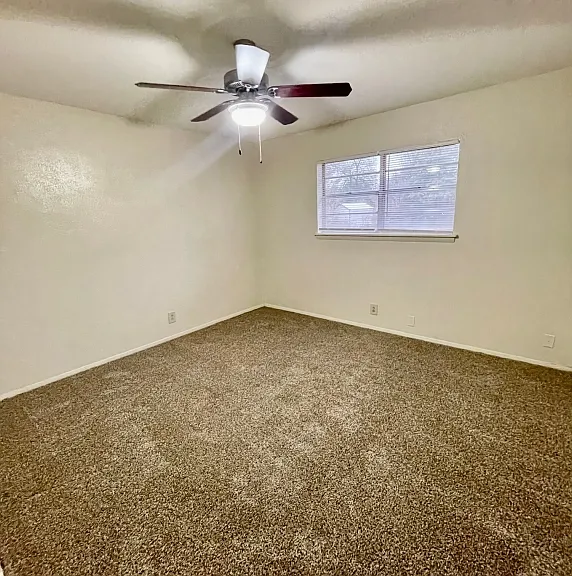 407 Drake Blvd — Photo 8