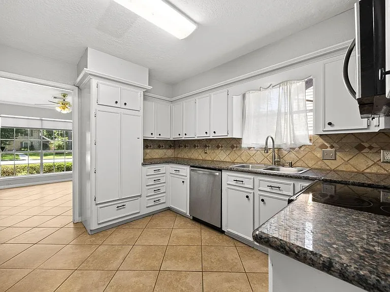 8407 Barmby Ct — Photo 17
