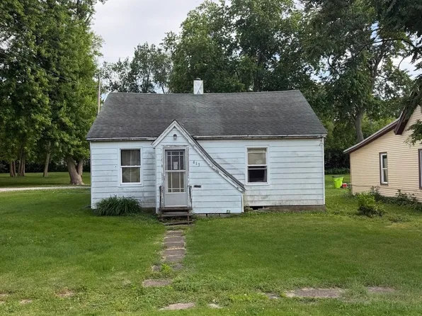 613 E Locust St, Fairbury, IL 61739