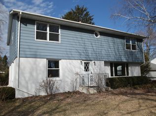 510 E Calumet Rd, Fox Pt, WI 53217