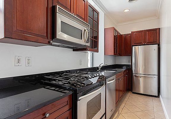 4th image of 125 Church St #2M