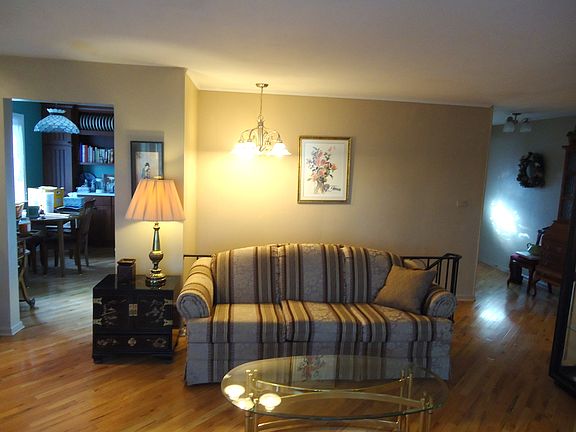 3rd image of 2528 N Woodbine Ter