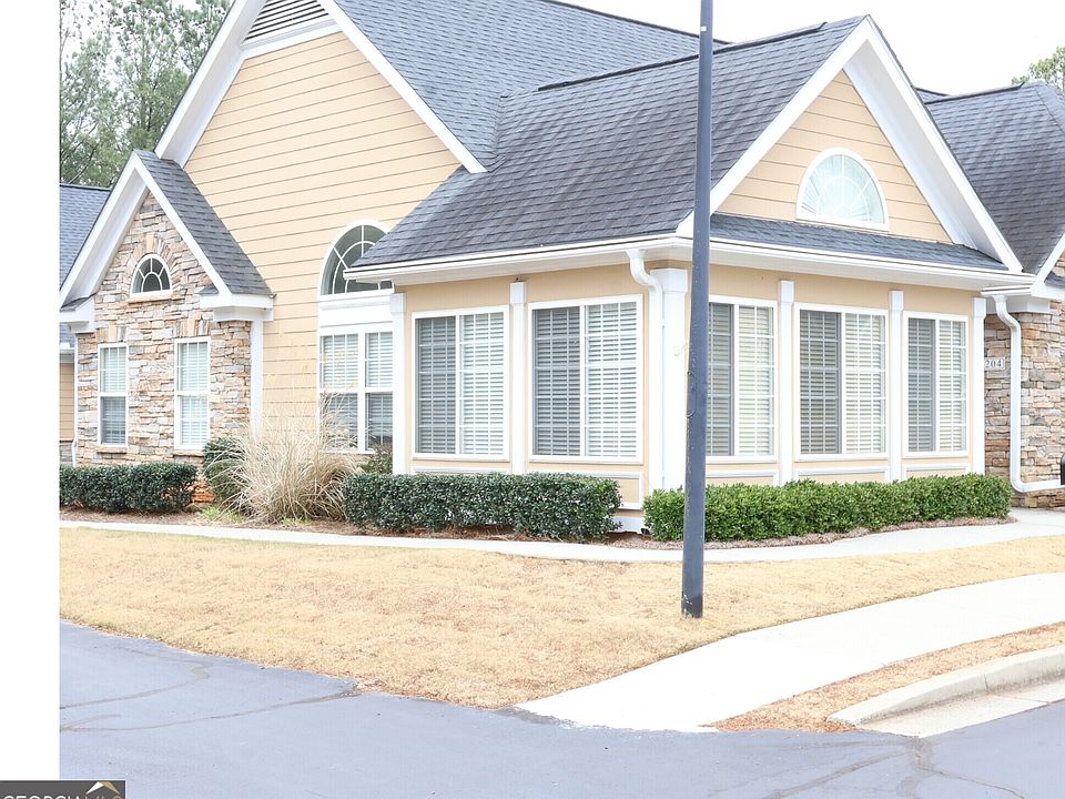 1st image of 3204 Village Ln