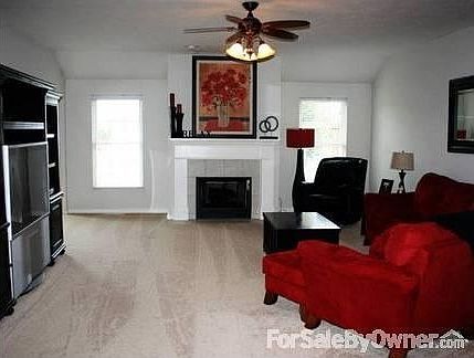 20' x 18' great room : Very large great room as you enter the home with new SmartStrand (Rhino) carp