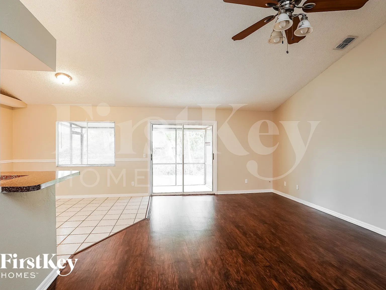 3 bed, 2.0 bath, 1213 sqft, $1,925 — Photo 2