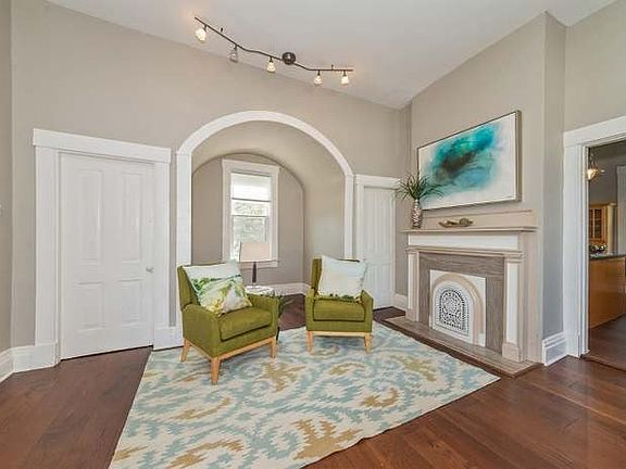 3rd image of 817 Ellison Ave