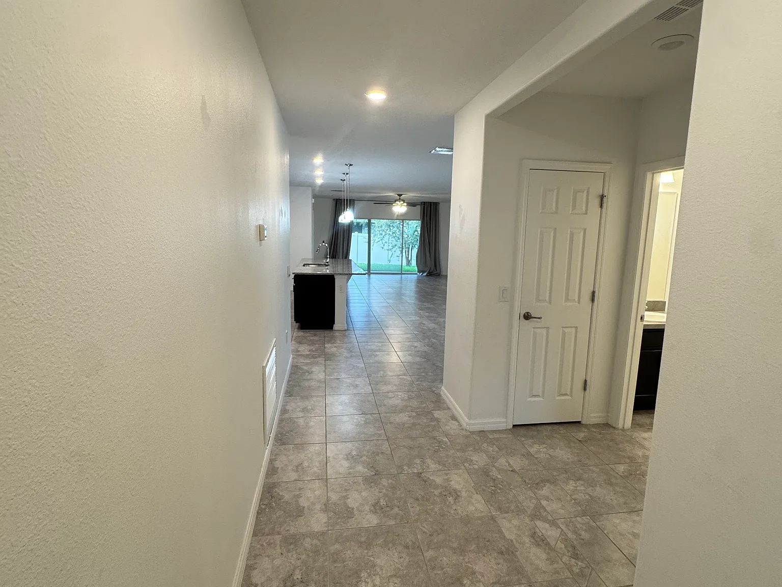 4 bed, 2400 sqft, $2,650 — Photo 3