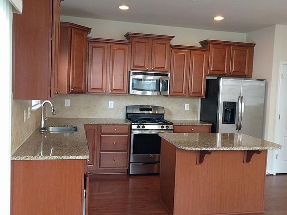 Kitchen w/ Island