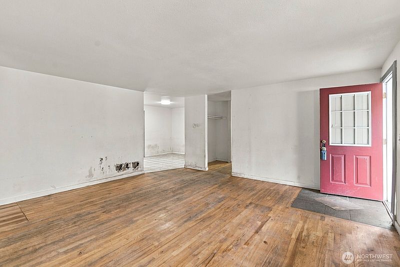 4th image of 404 Edwards St NW