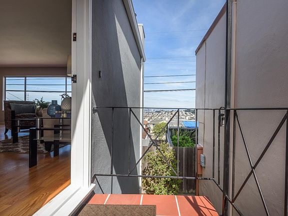2nd image of 52 Bellevue Ave