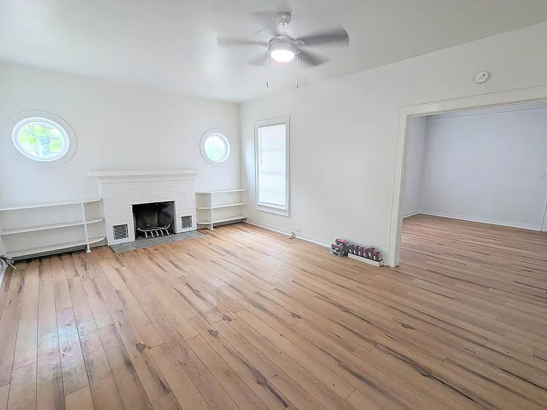 2224 Magnolia St — Photo 1