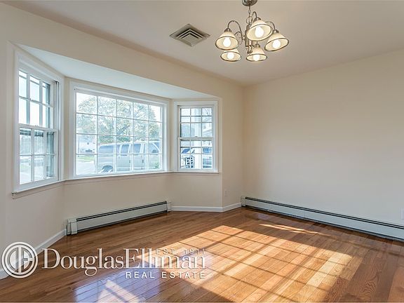 3rd image of 920 Siems Ct