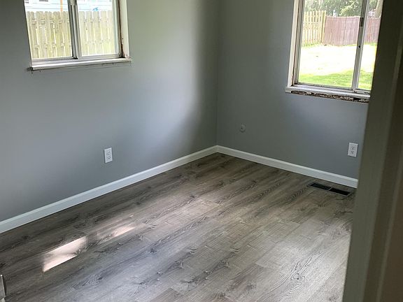 5th image of 184 Bernower Ave SW