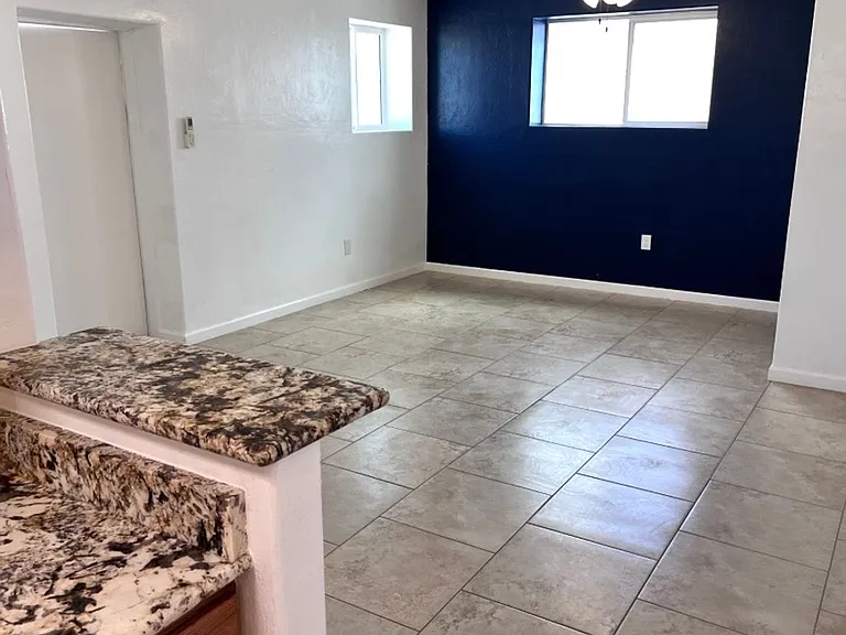 3713 S 7th Ave — Photo 6