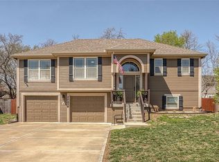 20476 W 220th Ter, Spring Hill, KS 66083