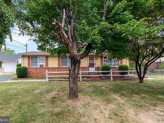 5th image of 49 Hinton Ct
