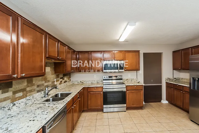 6828 Kamali Ave — Photo 4