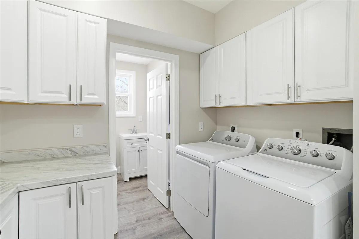 Building Photo - 254 Auburn St #1