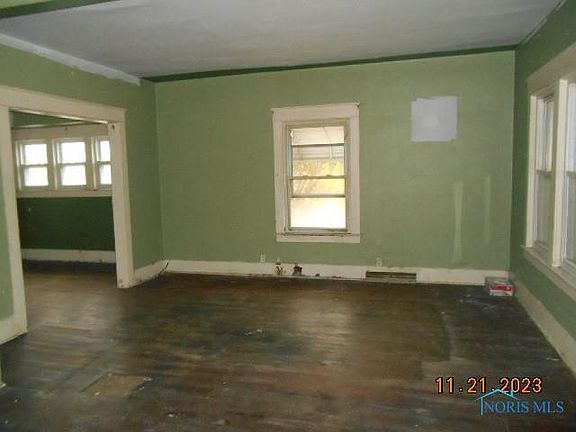 5th image of 933 Ogden Ave