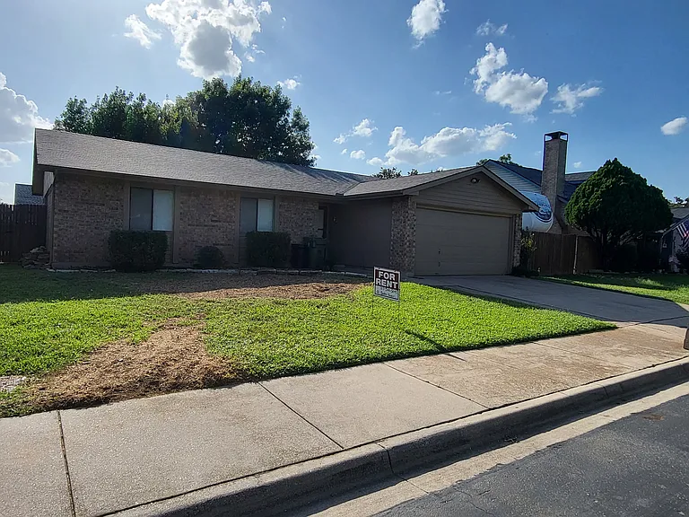 2117 Loma Verde Dr — Photo 1