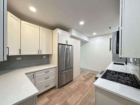 4th image of 1933 N Fairfield Ave #Ndg