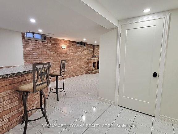 5th image of 11 Mathewson St