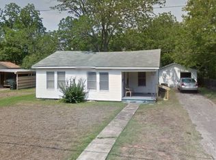 208 Duggan St, Seguin, TX 78155
