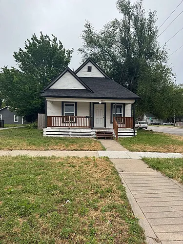 202 N Ash St Photo 1