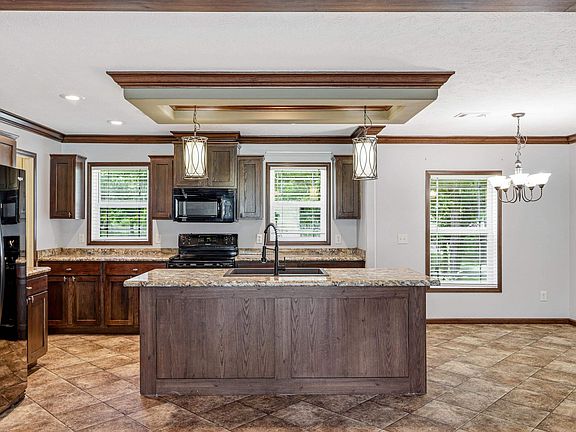 2nd image of 124 Brook Orchard Blvd