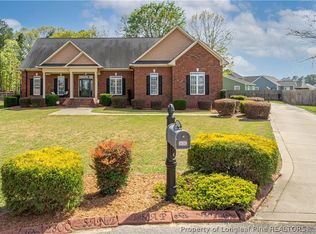 2800 Sand Trap Ln, Hope Mills, NC 28348