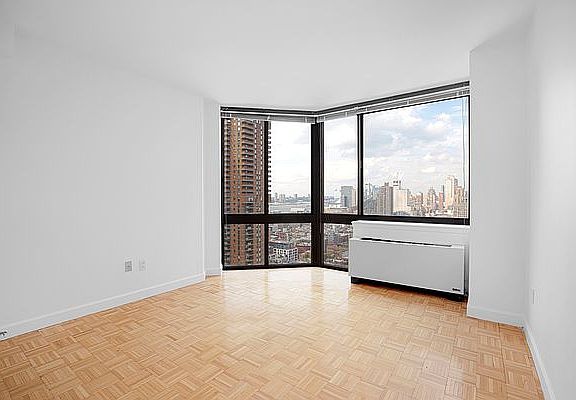 5th image of 420 W 42nd St #28F