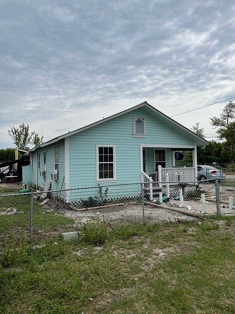 2nd image of 412 Red Fish St