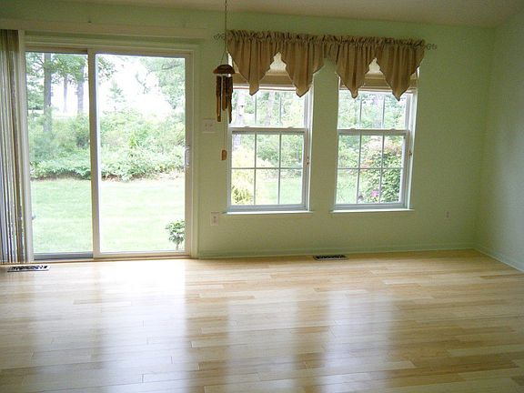 20 X 12 Morning Room with Brand New Bamboo Flooring and Paint (6/09)
