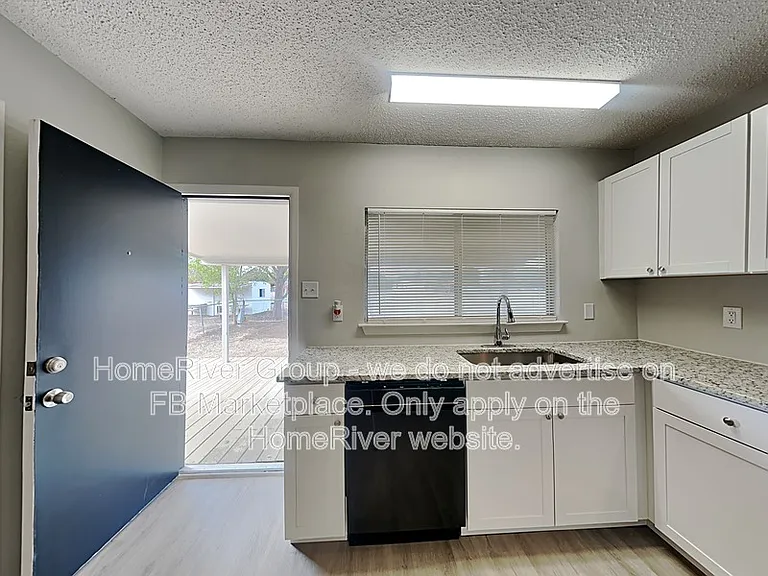 911 Hickory Hill Dr — Photo 8