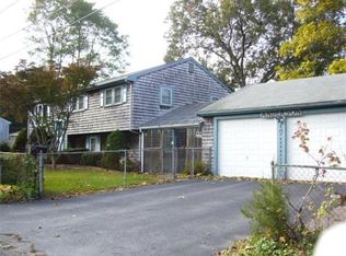 4 N Shore Rd, Holbrook, MA 02343
