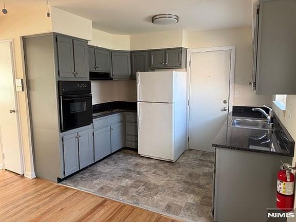 2nd image of 2 Rustic Cir APT A