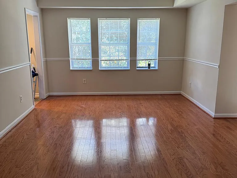 1720 Queens Ln #3172 — Photo 6