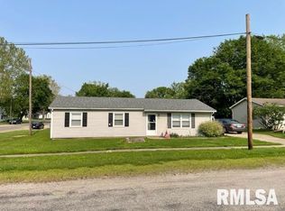 207 S Engel St, Greenview, IL 62642