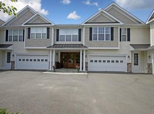 27 Franklin Ct, Newtown, CT 06470