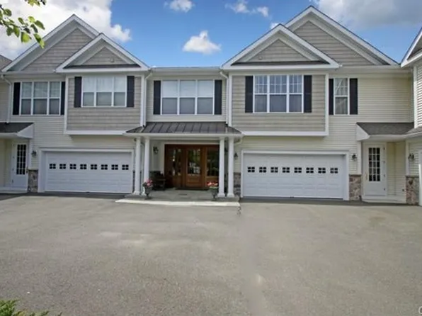 27 Franklin Ct, Newtown, CT 06470