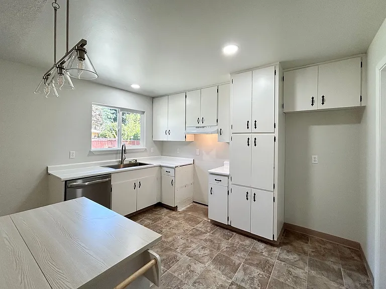210 SW 142nd Ave — Photo 37